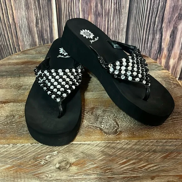 Yellow box Sandals- Size 8.5 - Picture 1 of 5